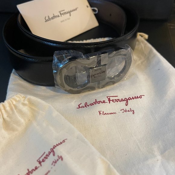 Ferragamo Reversible and Adjustable Gancini belt - Mens 32. New/Never opened - Picture 6 of 8